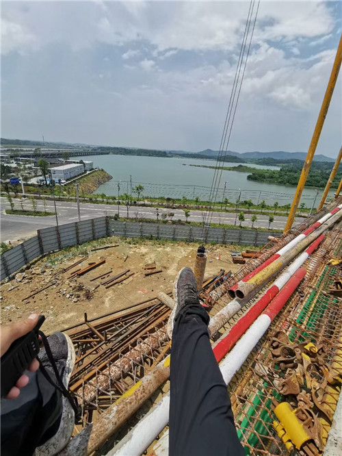 肃北作业中发生设备损坏或人员意外，责任怎么划分？