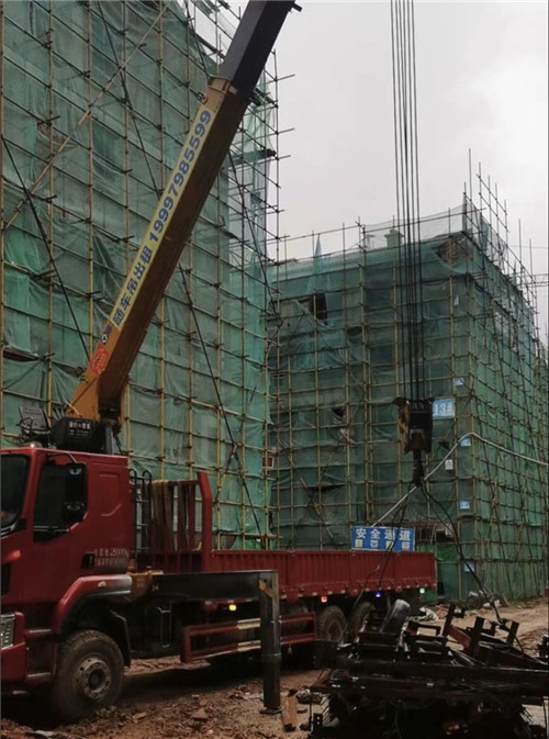 肃北“慢工细活”—— 吊车的 “微动控制” 技术